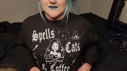 I hope someone here would give a goth girl a deep creampie : video clip