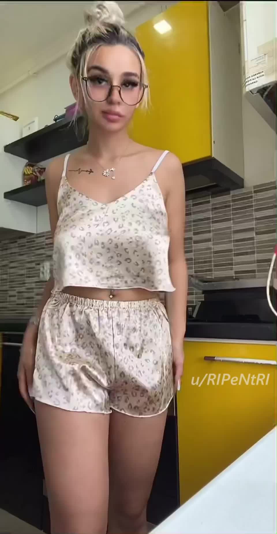 I love showing you guys this instead of going to school : video clip
