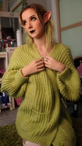 who is into tiny elf girls?🥺 : video clip