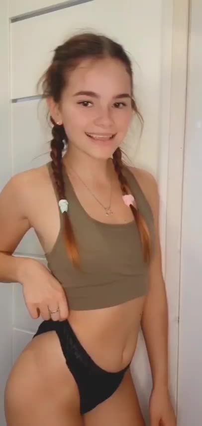 I'll do anything if you tell me I’m a good girl : video clip