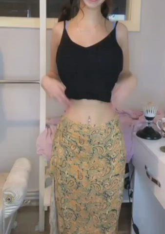 meanwhile in my bedroom [18F] : video clip