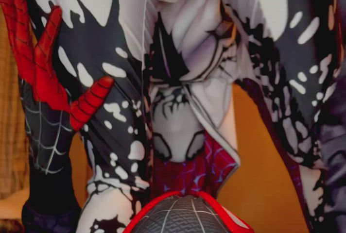 Gwen smothering miles [Spider-man] (realmilesandgwen) : video clip