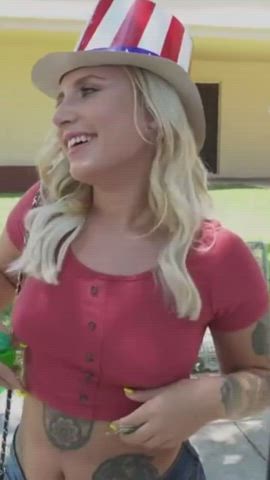 Blonde pawg celebrates the 4th with some cock : video clip