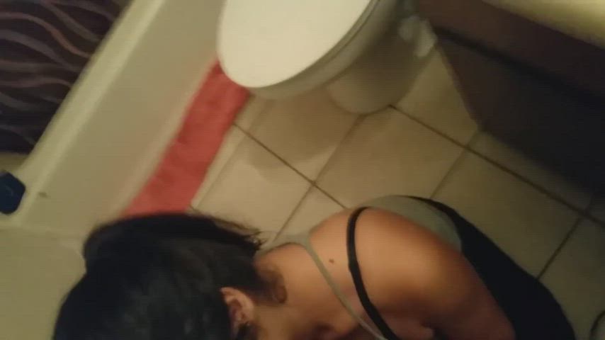 In the bathroom getting a quick blowjob : video clip