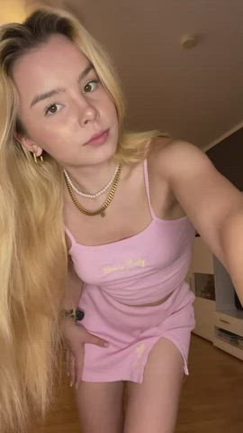 dont show that to my strict parents…they will kill me : video clip