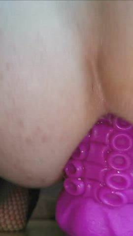 having my ass stretched like this makes me think only about having some cum there : video clip