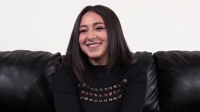 Casting a busty brunette who likes anal penetration : video clip