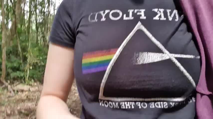 Running while busty is a dangerous activity [f] : video clip