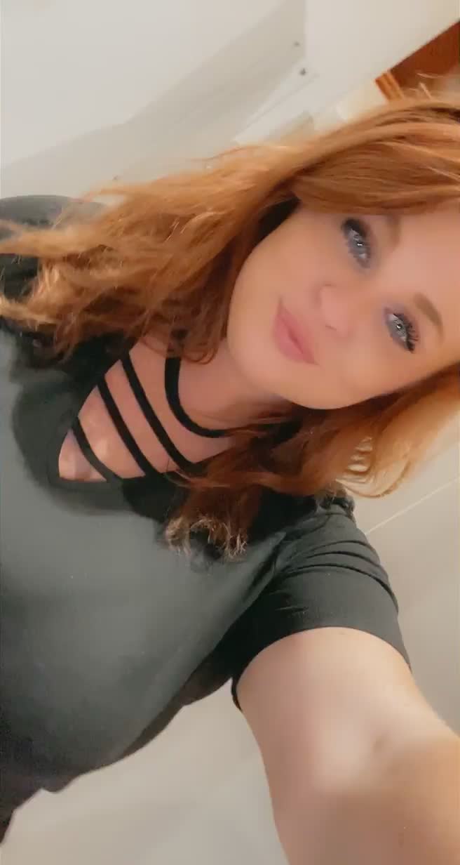 Any takers to stick their ck between my titties? 😈 [f] : video clip
