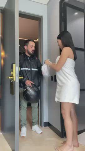 Which gooner would deliver to serjarabbit : video clip