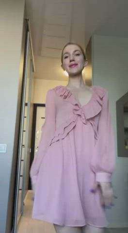 In fact, I am a very obedient little girl : video clip