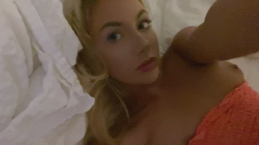 Wanna come here and cum on me? 🥰 : video clip