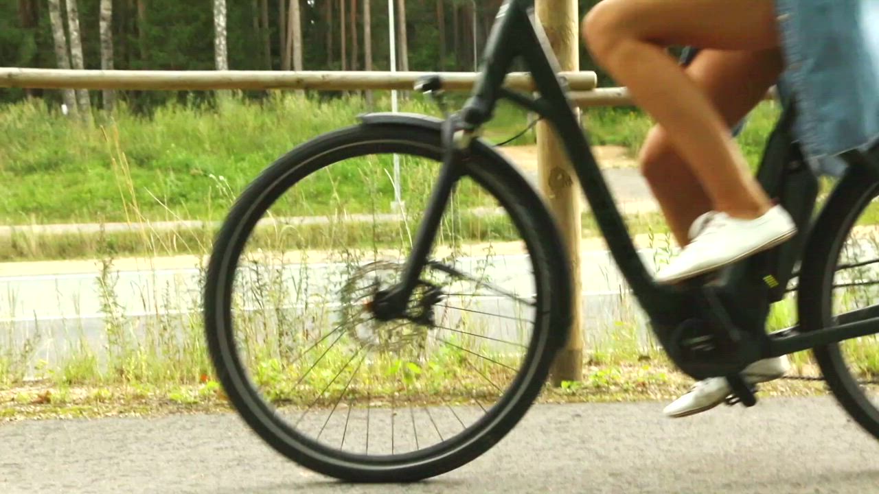 Flashing Tiny Tits At The Road : video clip