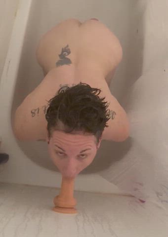 I’m imagining your cock down my throat : video clip