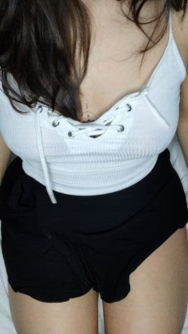 Oops! There's something under my skirt : video clip