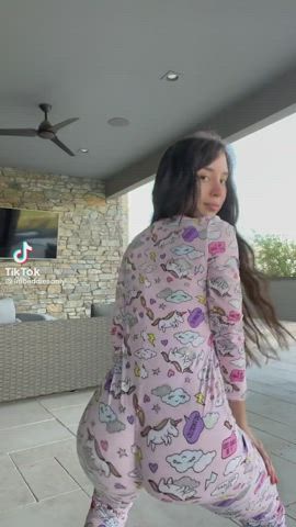 BANG - A TIKTOK PMV. Heres preview of my first PMV. I’ve spent less than 30 minutes on it so far 😳 who wanna see more? : video clip
