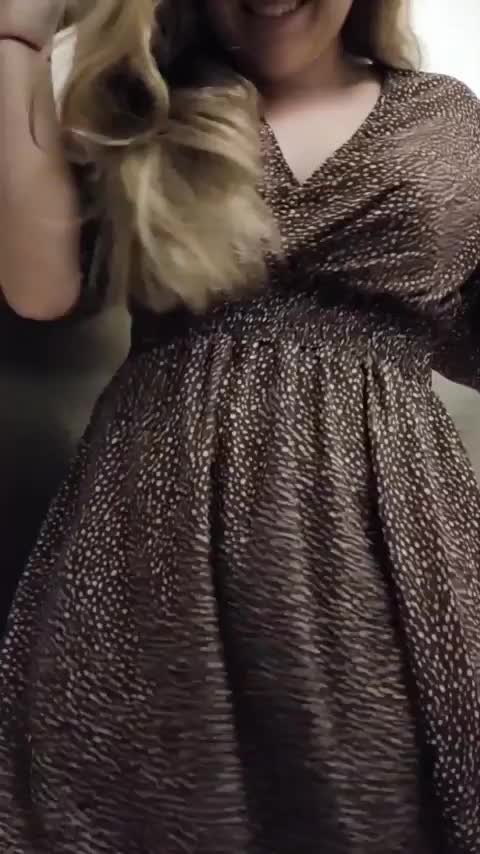 My coworkers see my dresses but you see what's underneath : video clip