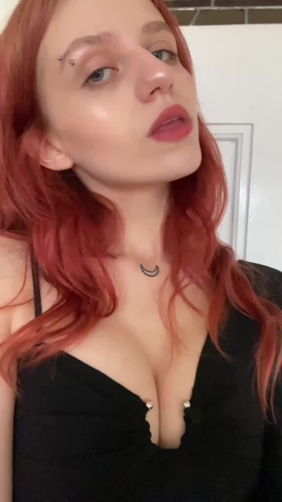 I love dressing provocative for older guys : video clip