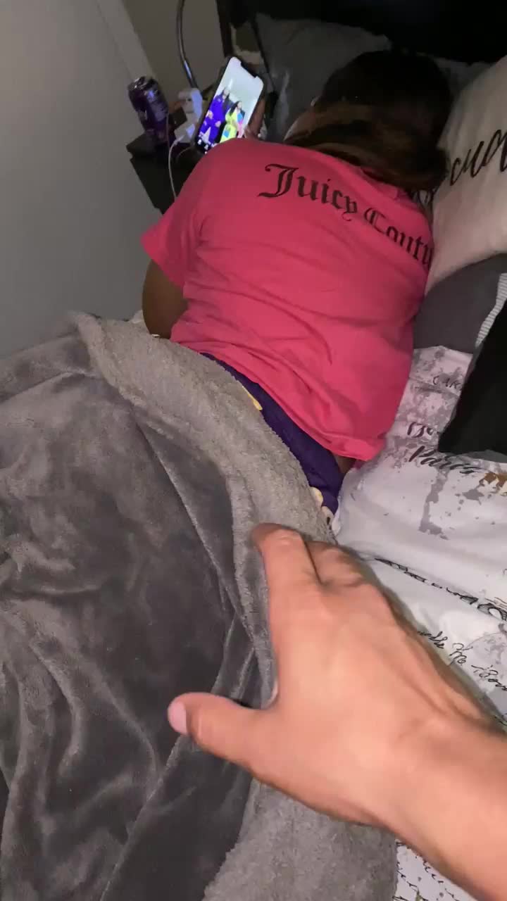 Leave me alone, I’m on TikTok smh : video clip