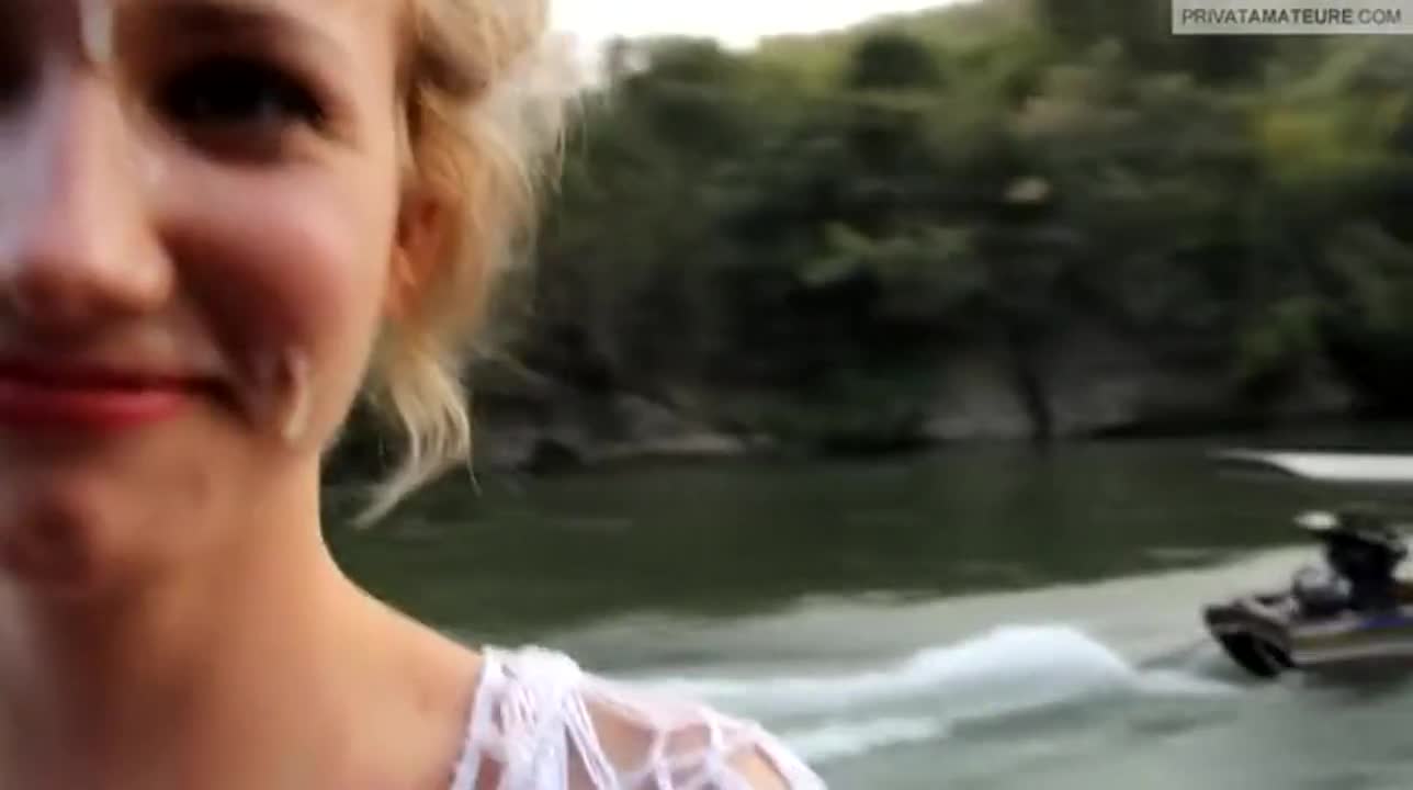 It's like she's a bit shy : video clip