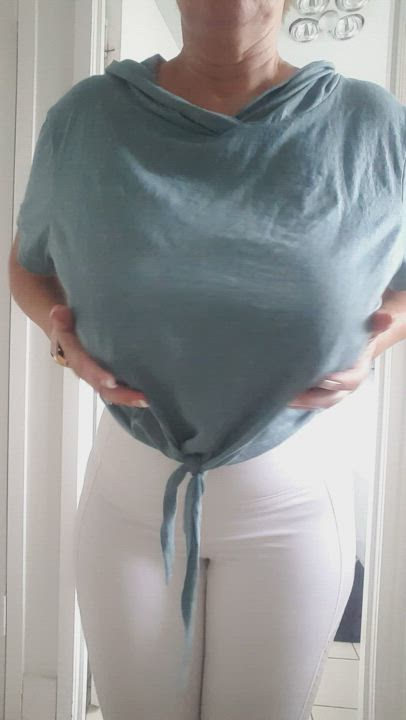 52 years old mom showing her Big Boobs : video clip