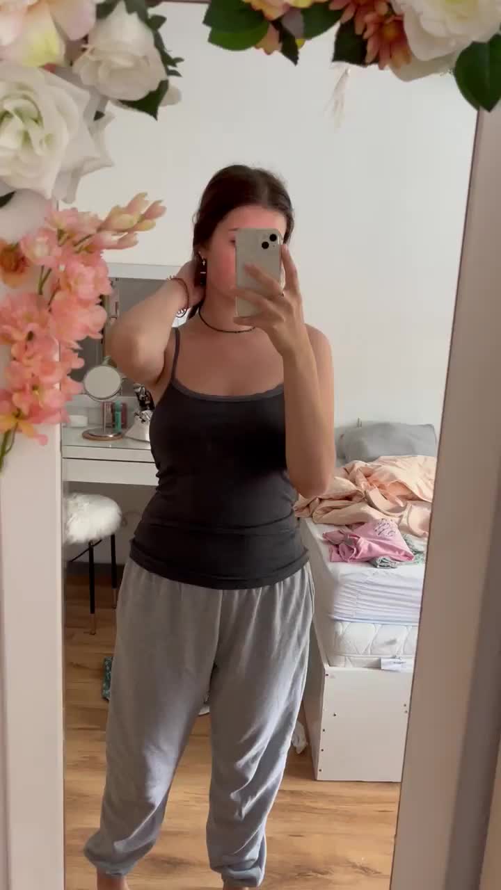 My morning routine is letting my boobs bounce : video clip