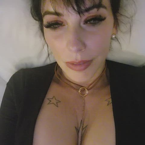 Do you like my Mom-bod? : video clip
