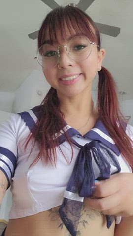 I just wanted to show what's under my skirt : video clip