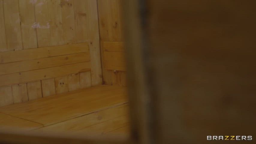 Sweaty Sauna Fuckfest : video clip
