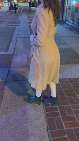 Was able to sneak a fully naked flash on a busy city night [GIF] : video clip