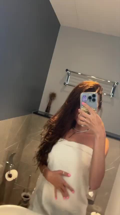 This is my natural body, am I fucktoy or girlfriend material? : video clip