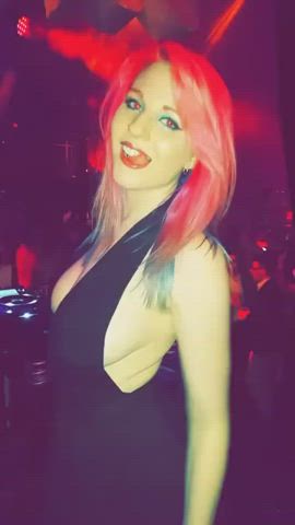 In The Nightclub : video clip