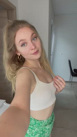 Who wants to spank my hotcurvy ass? : video clip