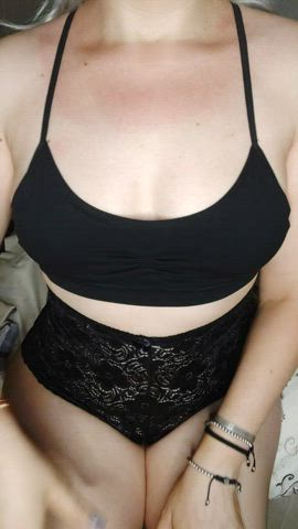 Can you cum on my tits please? : video clip