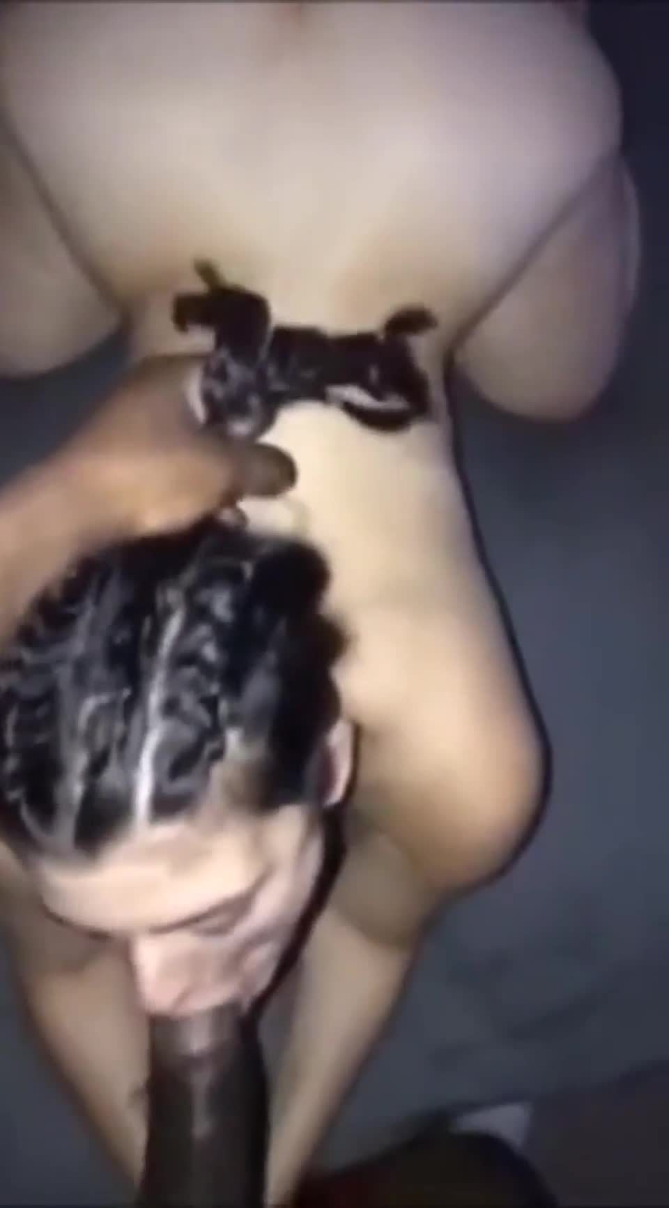 Goddess sucks XXXL cock : video clip