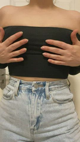 Who needs bras anyway? : video clip