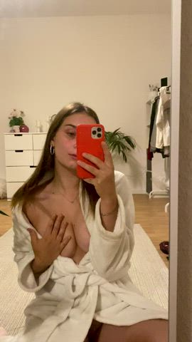 Can my 2003 body give you a boner? 🥵 : video clip