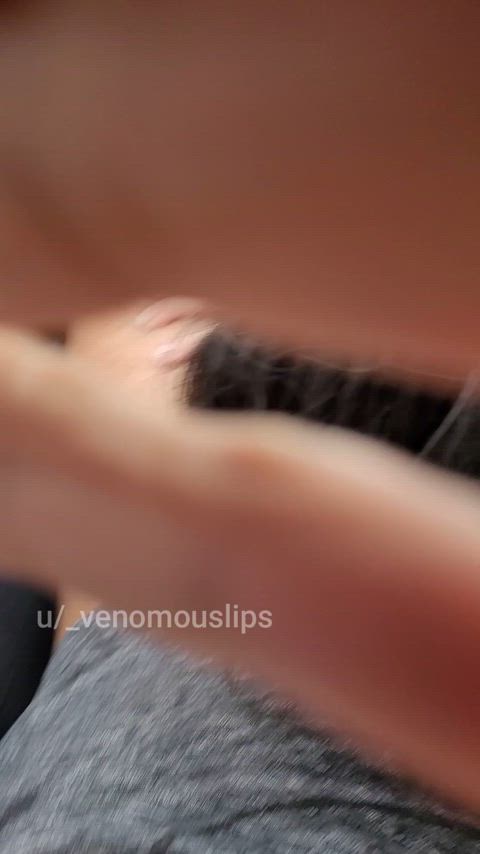 A friend from work gave me a lift. I asked him to pull the car over and I paid for the ride. : video clip