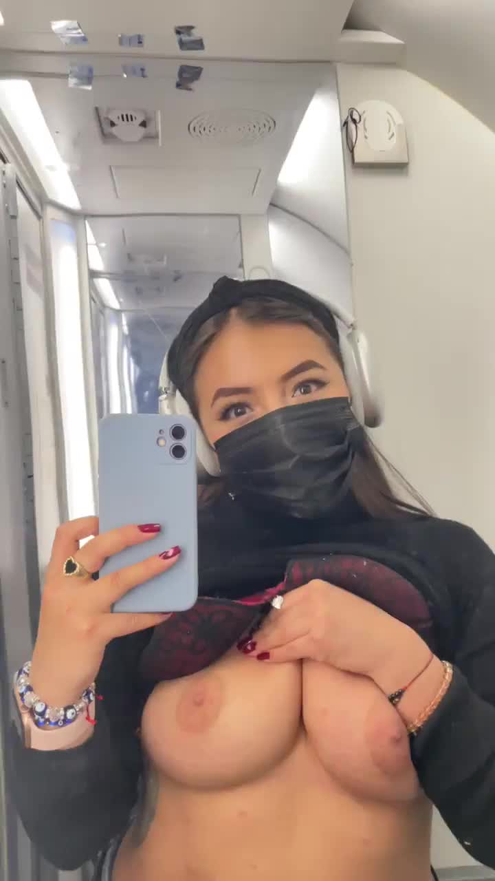 It gets boring after a 5 hour flight, find me in my 20A seat and creampie me in the plane bathroom 😮‍💨 : video clip