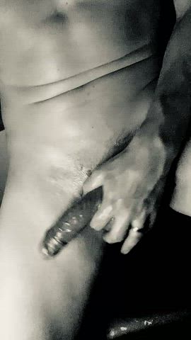 I love letting everybody watch my husband run his oily cock 🥰 : video clip