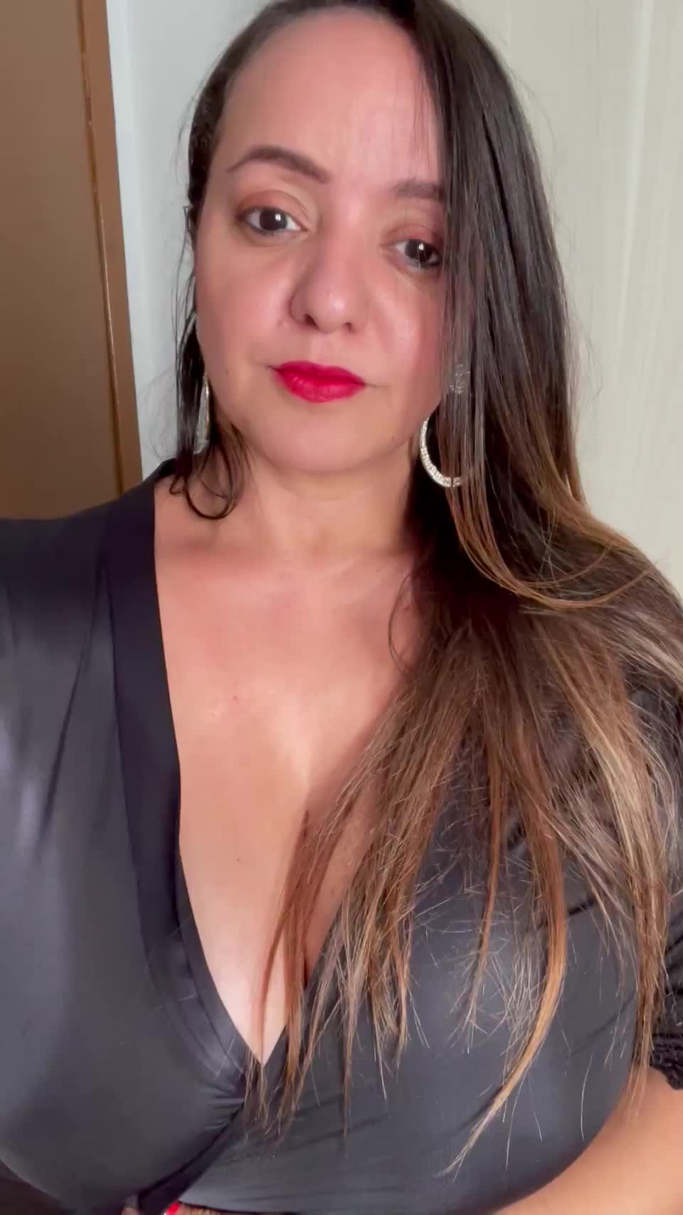 nightgowns and no bras are the perfect attire : video clip