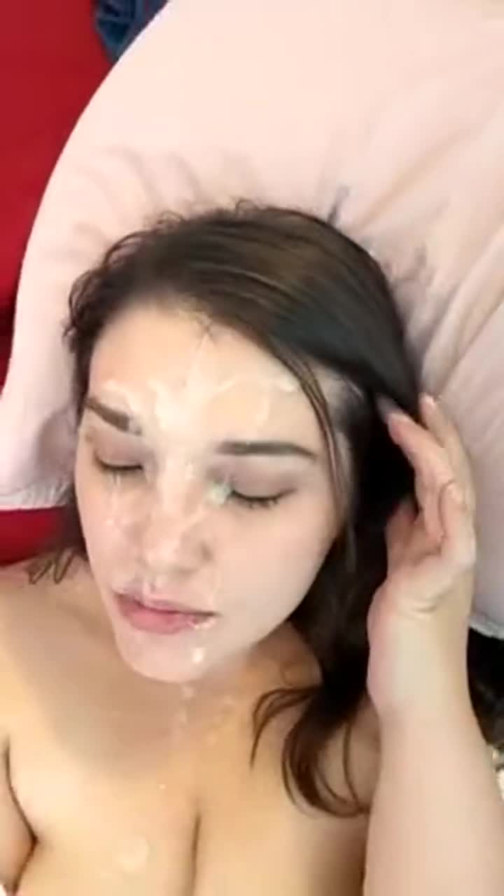 Milking his dick on her face : video clip