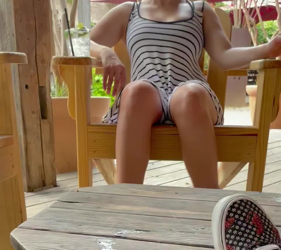 Flashing for happy hour [GIF] : video clip