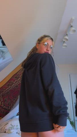 for all my daddy’s that wants to spank me hard : video clip