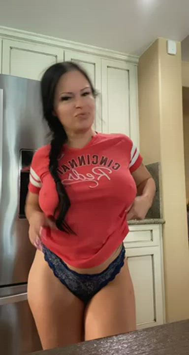 Because the Reds play today …. Good morning ☀️ : video clip