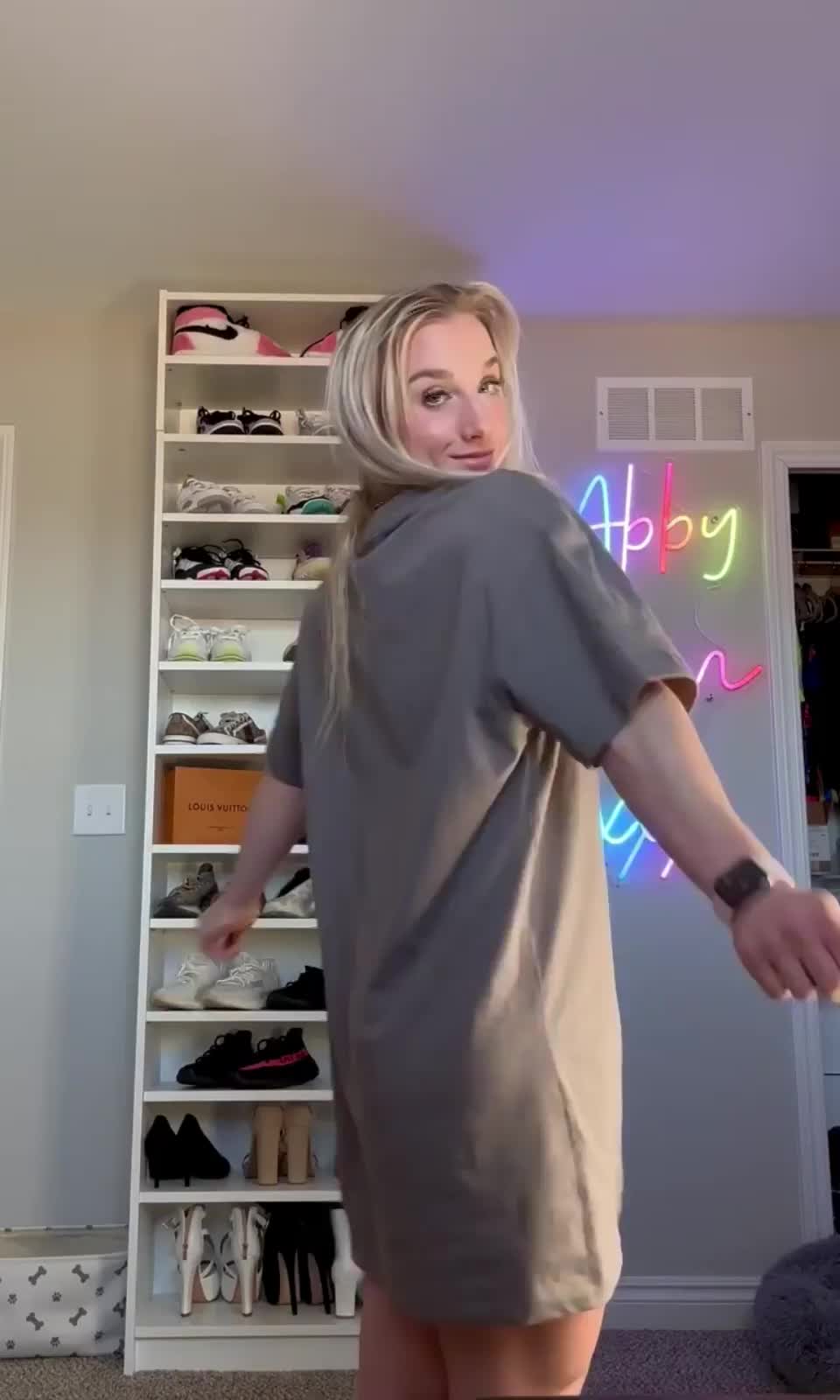 No one notices how fit I am till my clothes come off : video clip