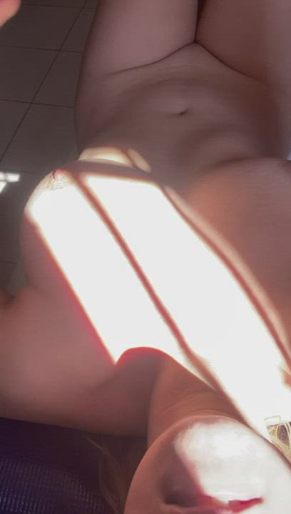 I love to feel the sun in my skin : video clip