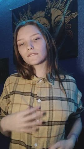 I wish more older men were into girls with tits like mine : video clip