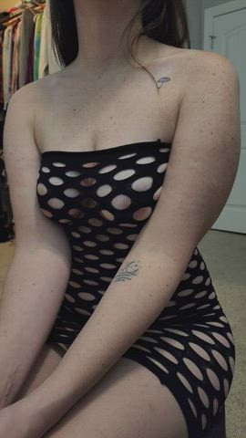 Dropping in with my pale freckled mommy chest : video clip