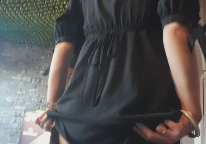 [Irish] King's of Leon gig was so good my panties fell off and some lucky boy got to take them home 🍑🥳😈 : video clip